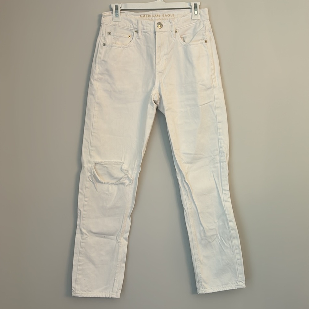 American Eagle White 90s Straight Distressed Jean Size 2